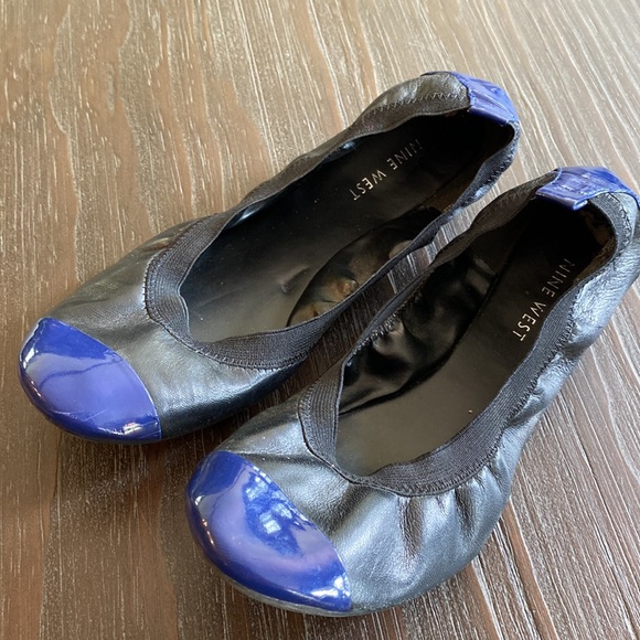 Nine West ballet flats in black leather/blue tips. Size 7 1/2. - Picture 4 of 7